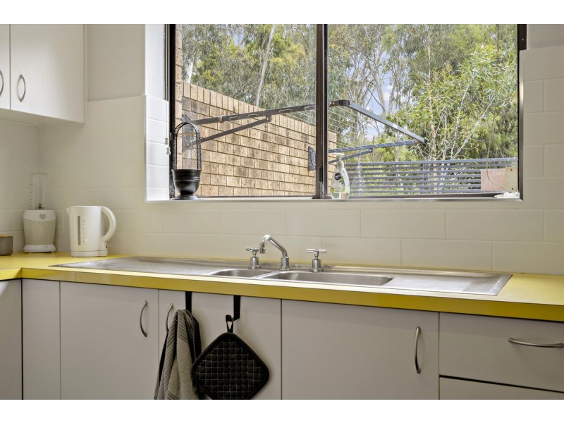 2/12 Nimmitabel Street, Queanbeyan West NSW 2620