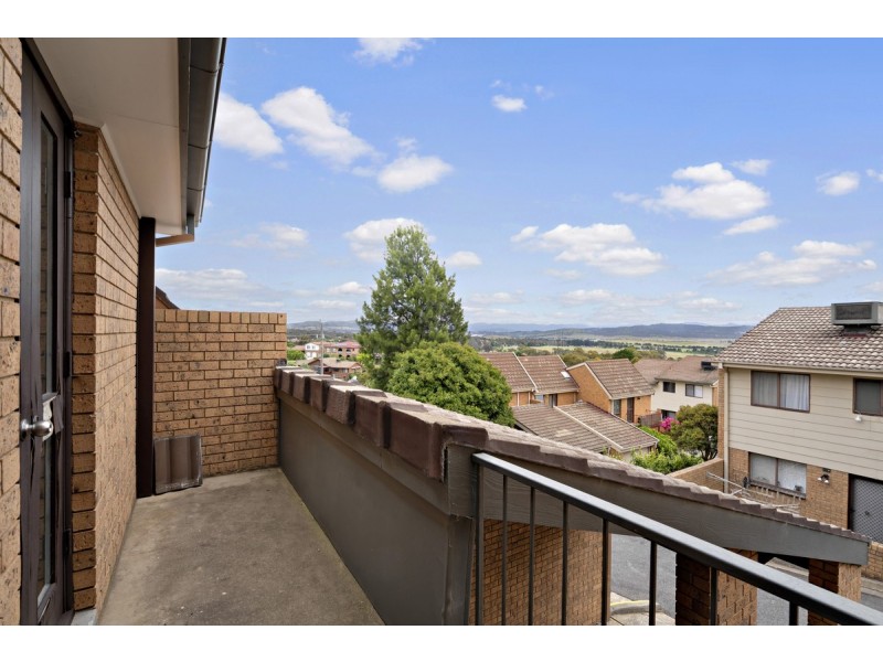 2/12 Nimmitabel Street, Queanbeyan West NSW 2620