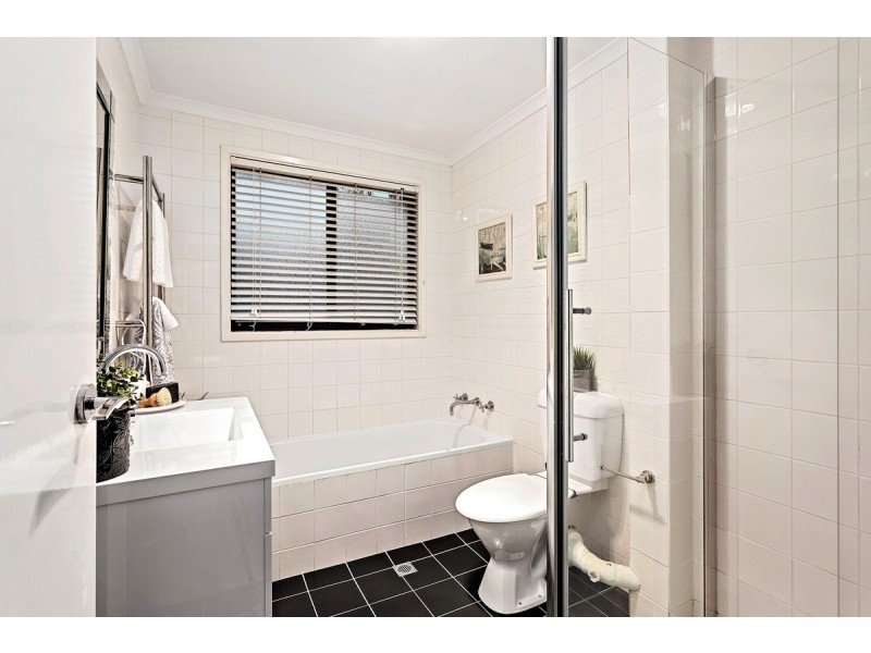 2/12 Nimmitabel Street, Queanbeyan West NSW 2620