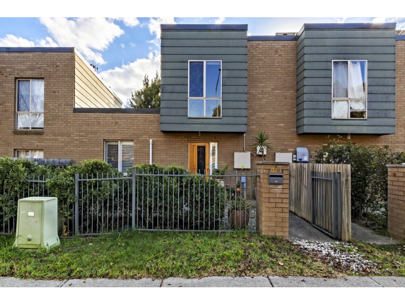 323 Anthony Rolfe Avenue, Gungahlin ACT 2912