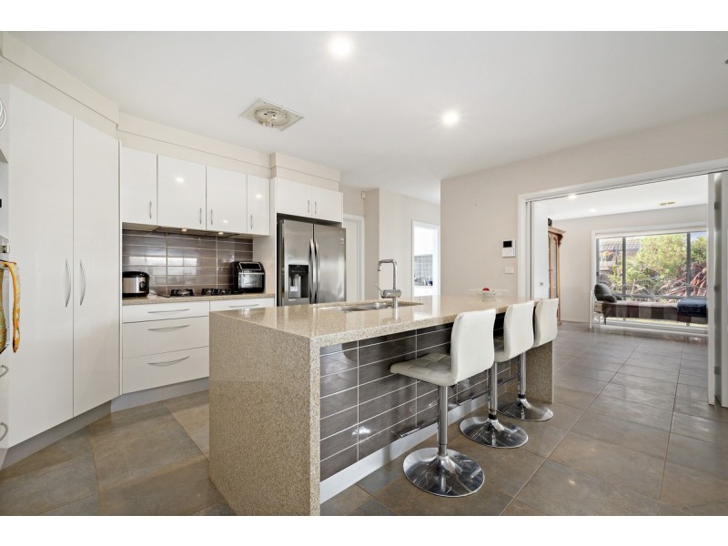 4 Denoon Street, Forde ACT 2914