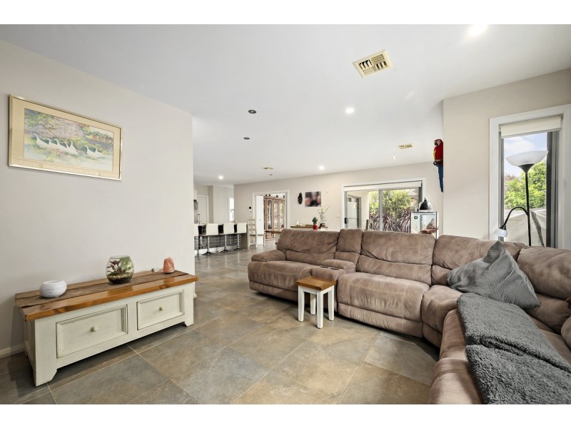 4 Denoon Street, Forde ACT 2914