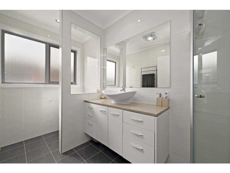 4 Denoon Street, Forde ACT 2914