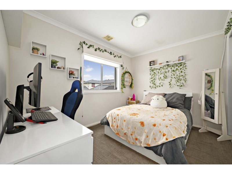 4 Denoon Street, Forde ACT 2914