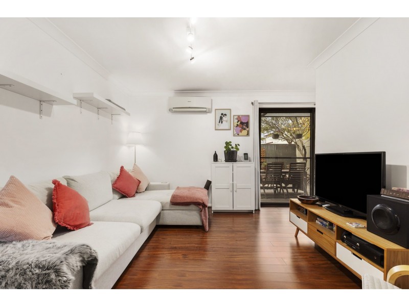 27/82 Henry Kendall Street, Franklin ACT 2913
