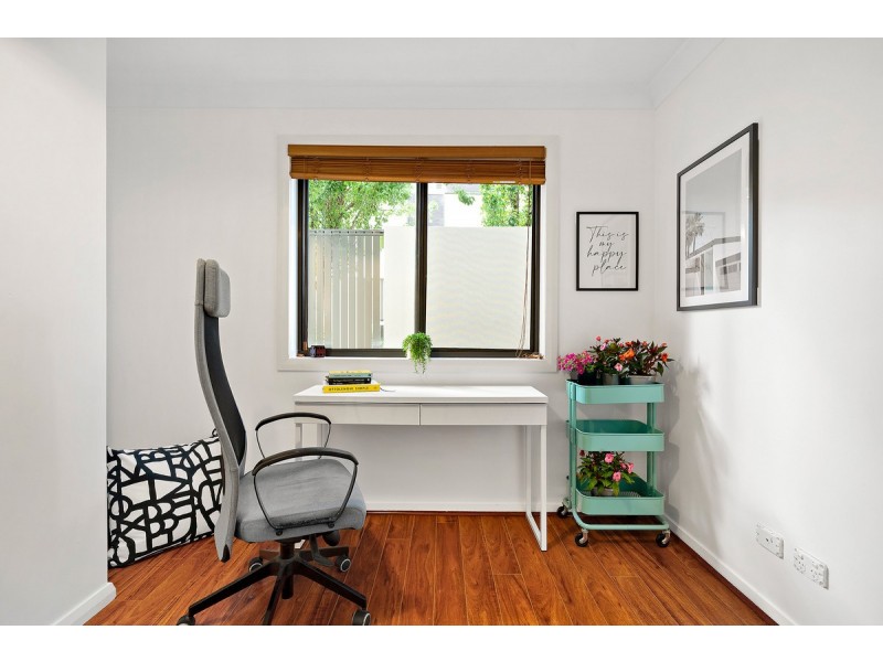 27/82 Henry Kendall Street, Franklin ACT 2913