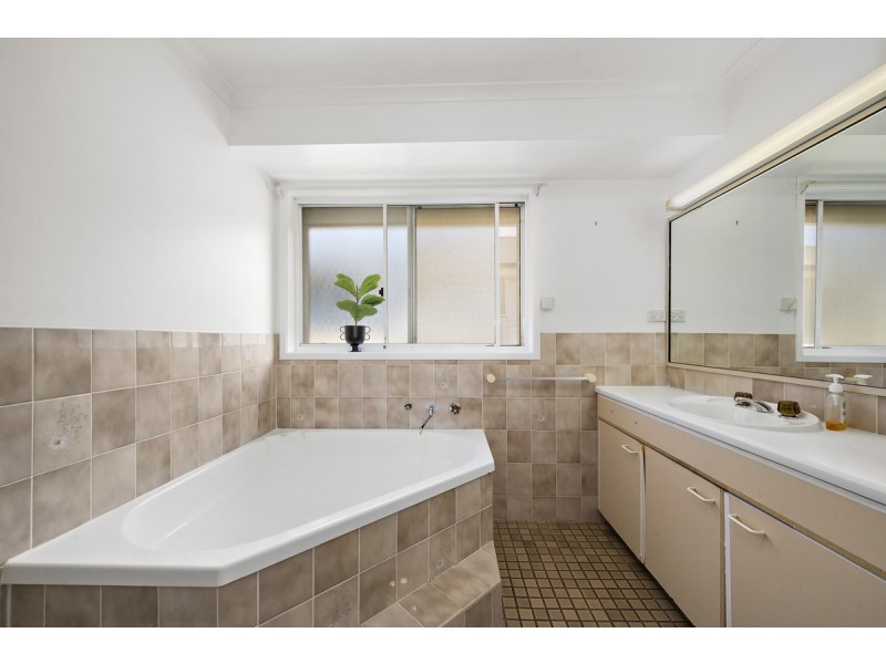 4 Castor Street, Yass NSW 2582