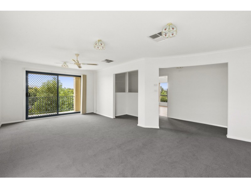 73 Sugarloaf Crescent, Palmerston ACT 2913