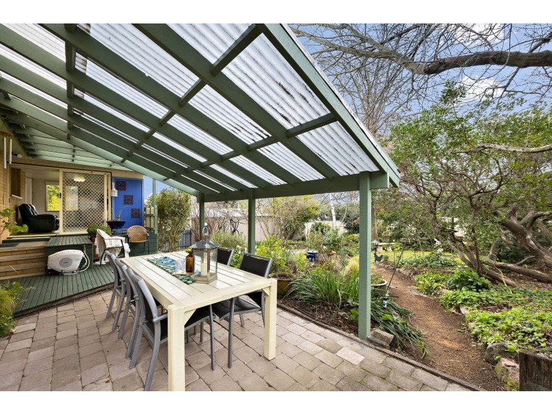 332 Southern Cross Drive, Macgregor ACT 2615