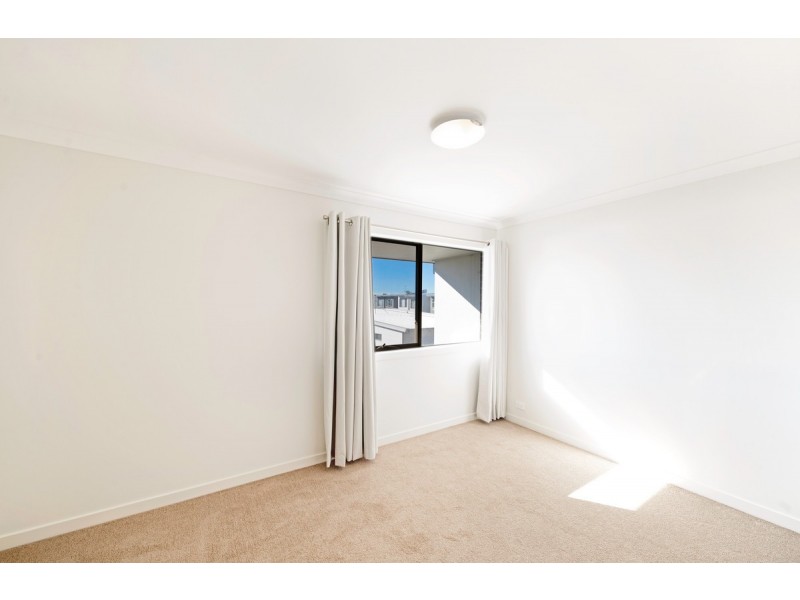 4/8 Henry Kendall Street, Franklin ACT 2913