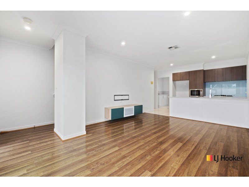 12/2 Clare Burton Crescent, Franklin ACT 2913