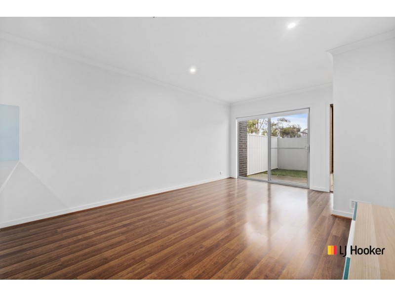 12/2 Clare Burton Crescent, Franklin ACT 2913