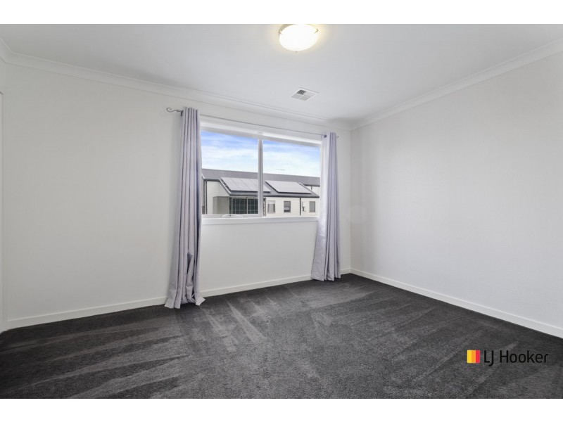 12/2 Clare Burton Crescent, Franklin ACT 2913