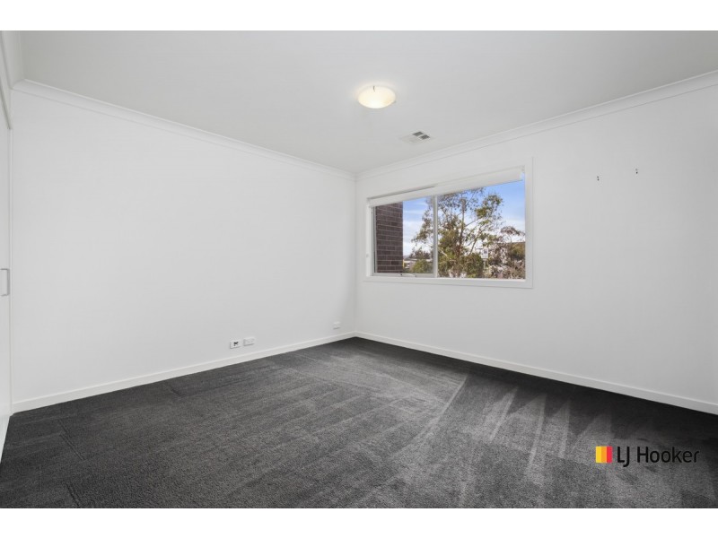 12/2 Clare Burton Crescent, Franklin ACT 2913