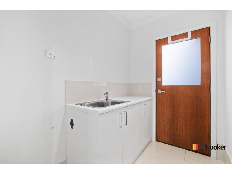 12/2 Clare Burton Crescent, Franklin ACT 2913