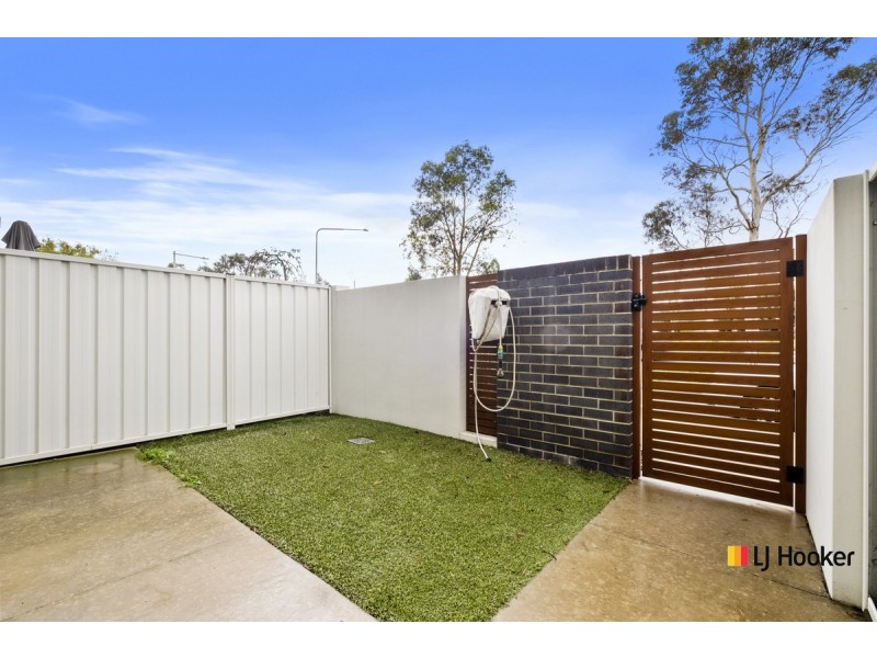 12/2 Clare Burton Crescent, Franklin ACT 2913