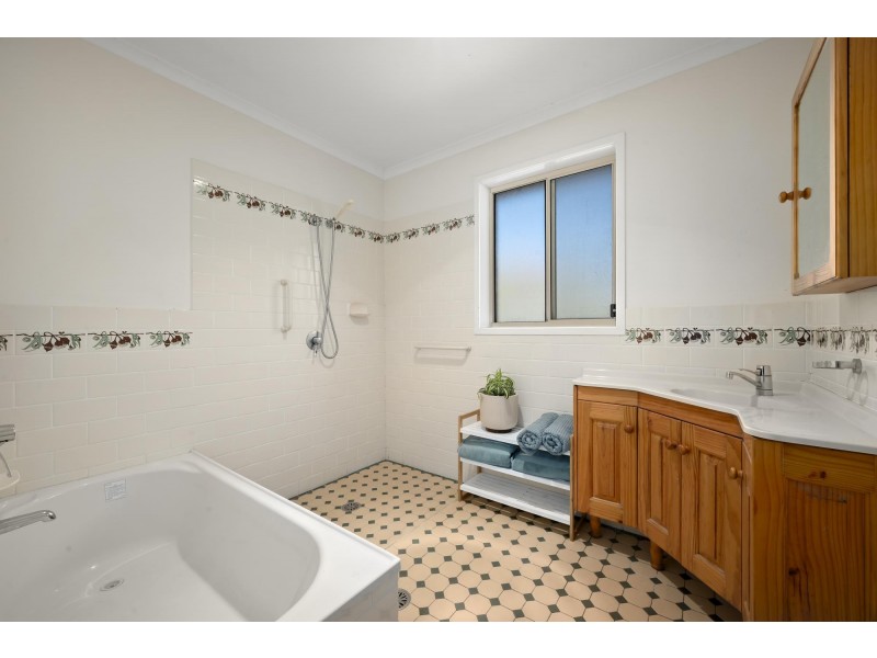 11 Burrumarra Avenue, Ngunnawal ACT 2913