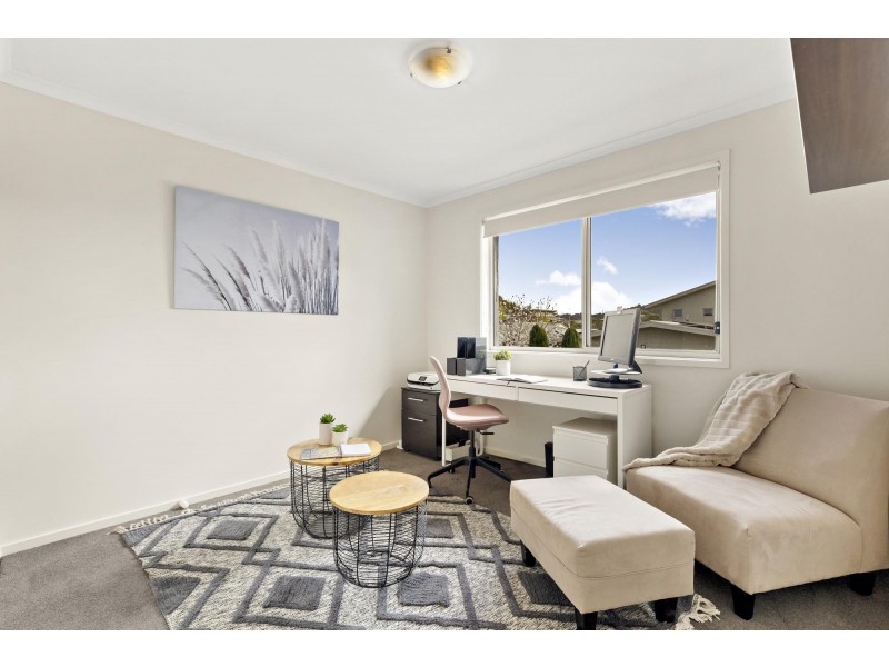 6 Denoon Street, Forde ACT 2914