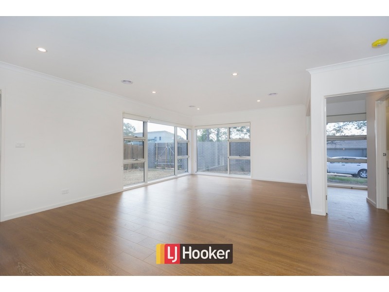 1/5 Clark Close, Spence ACT 2615