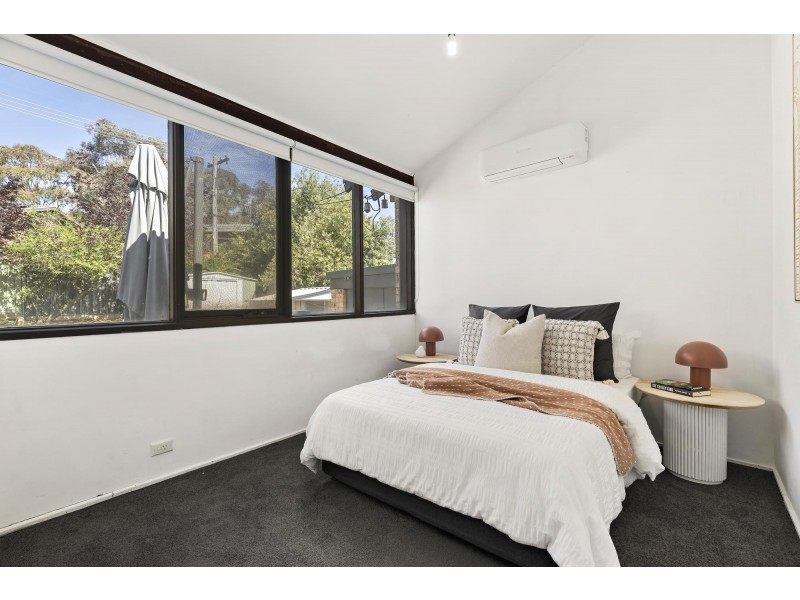 14 Solomon Crescent, Latham ACT 2615