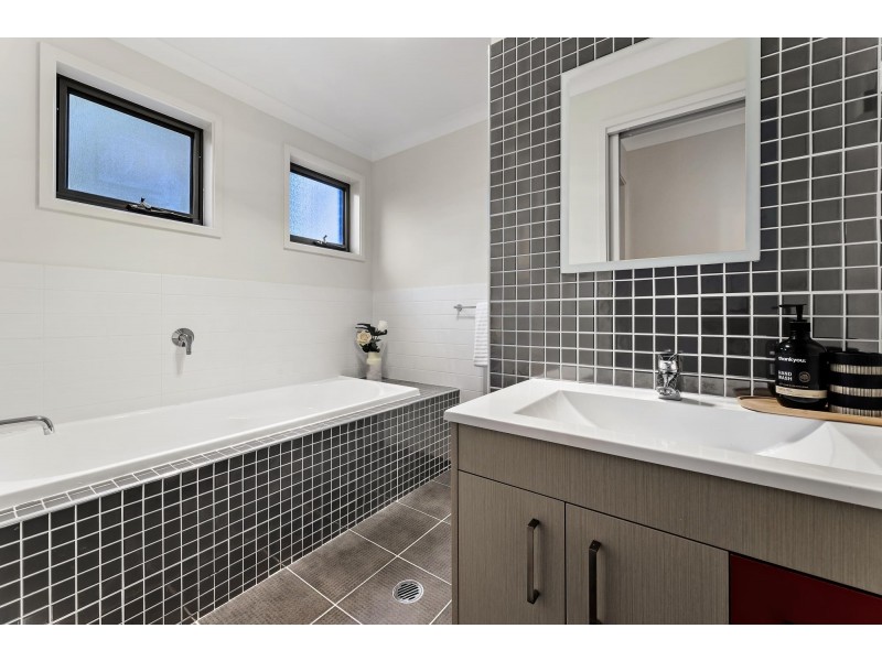 2 Newell Street, Franklin ACT 2913