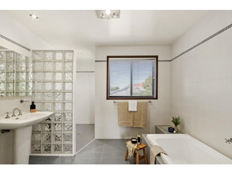 10 Hutcheon Place, Nicholls ACT 2913