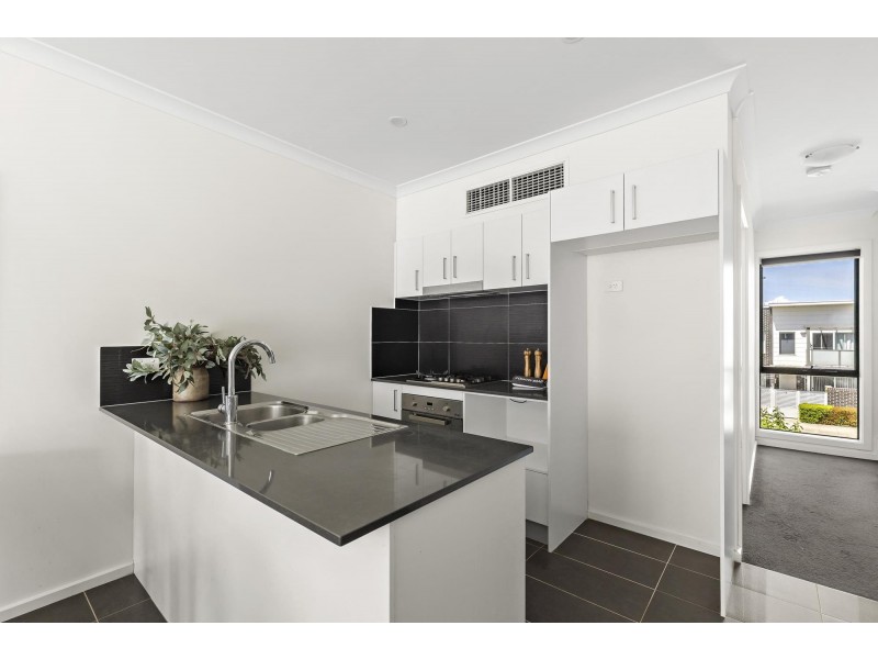 21/40 Henry Kendall Street, Franklin ACT 2913