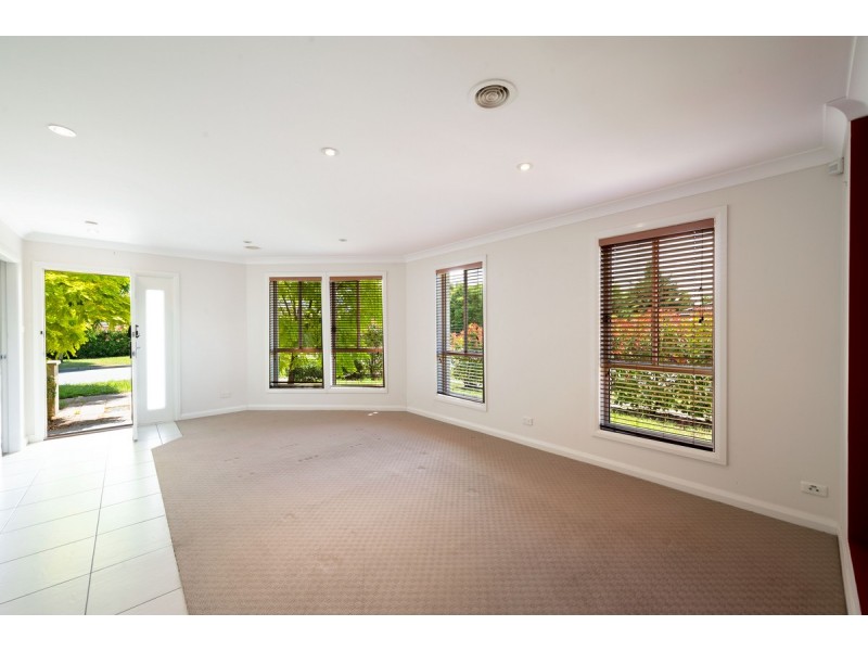 73 Patrick White Circuit, Franklin ACT 2913