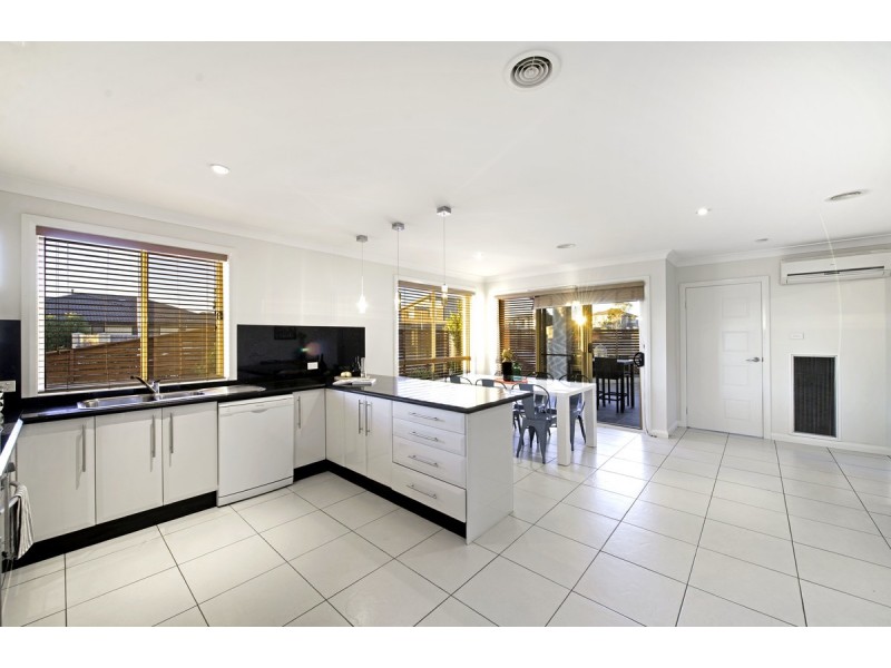 73 Patrick White Circuit, Franklin ACT 2913