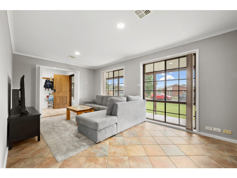 1 Veal Place, Conder ACT 2906