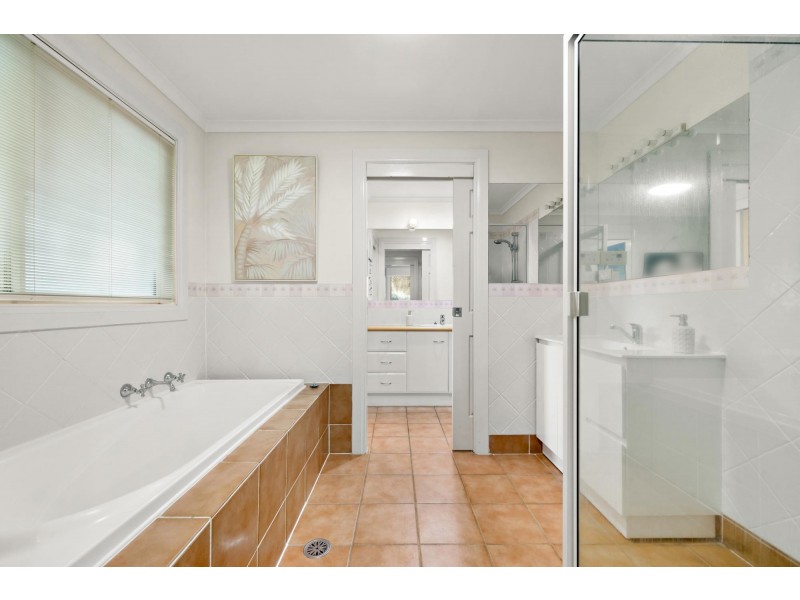 24 Noble Close, Ngunnawal ACT 2913