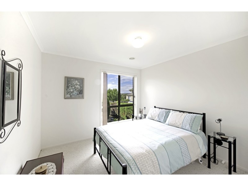 2/15 Barrington Crescent, Amaroo ACT 2914