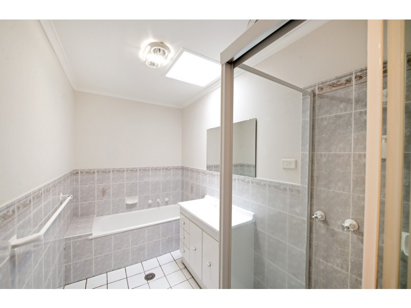 2/15 Barrington Crescent, Amaroo ACT 2914