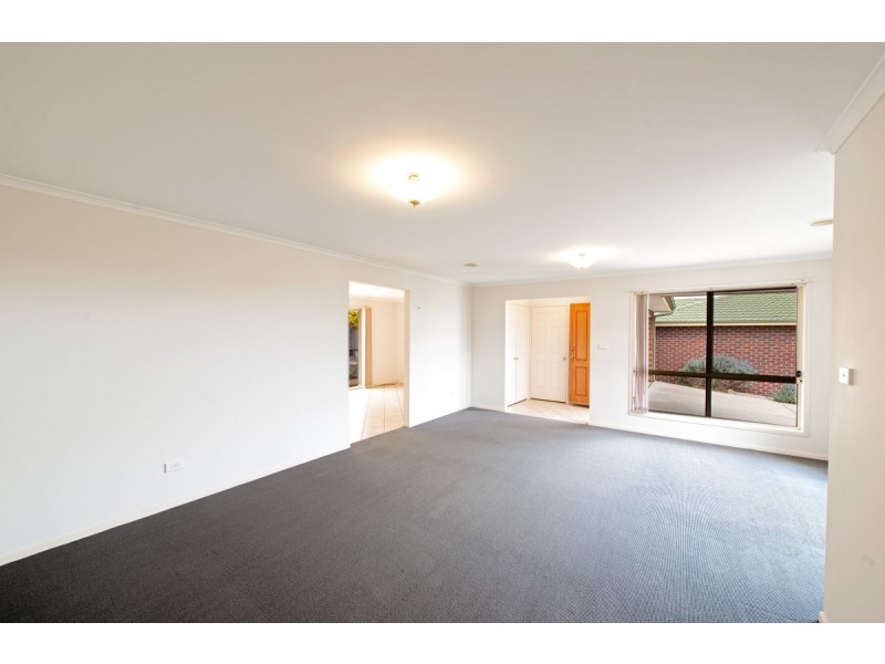 2/15 Barrington Crescent, Amaroo ACT 2914