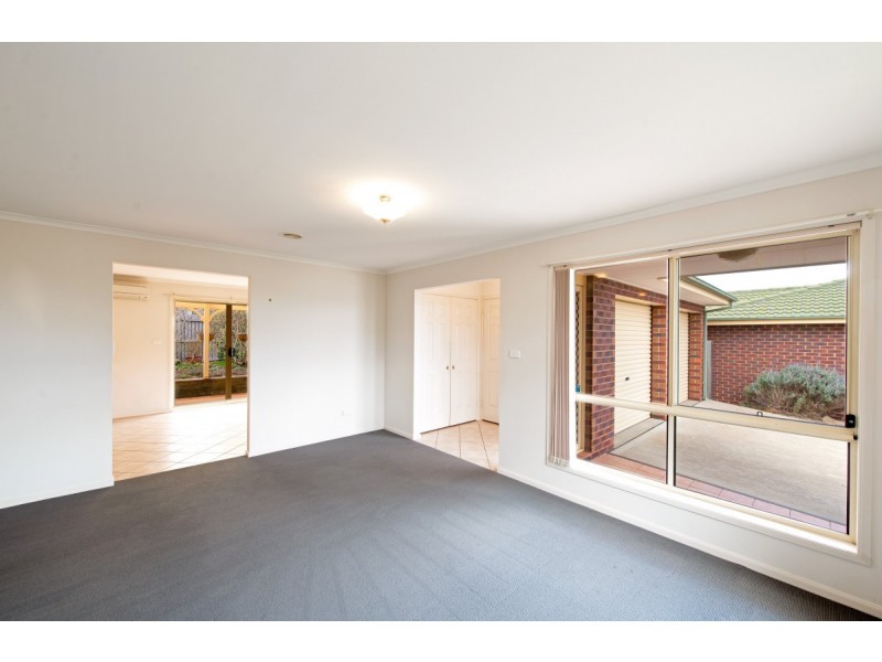 2/15 Barrington Crescent, Amaroo ACT 2914