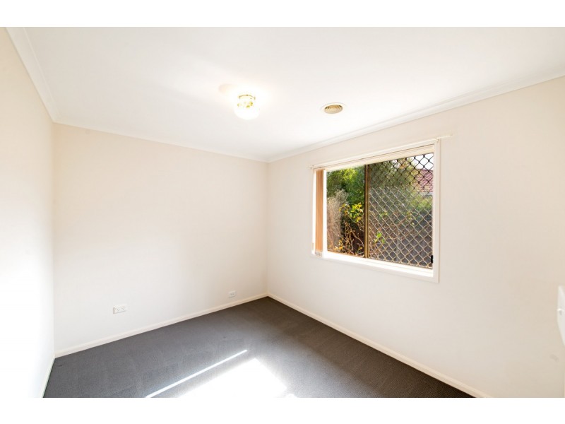 2/15 Barrington Crescent, Amaroo ACT 2914