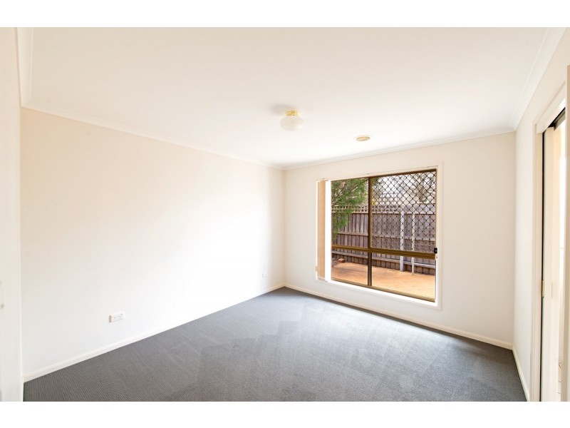 2/15 Barrington Crescent, Amaroo ACT 2914