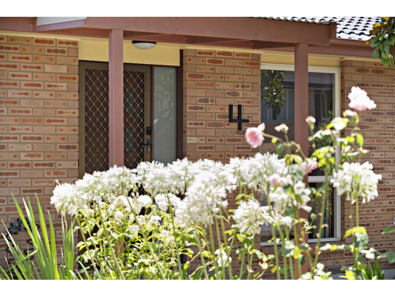 4 Inglis Place, Latham ACT 2615