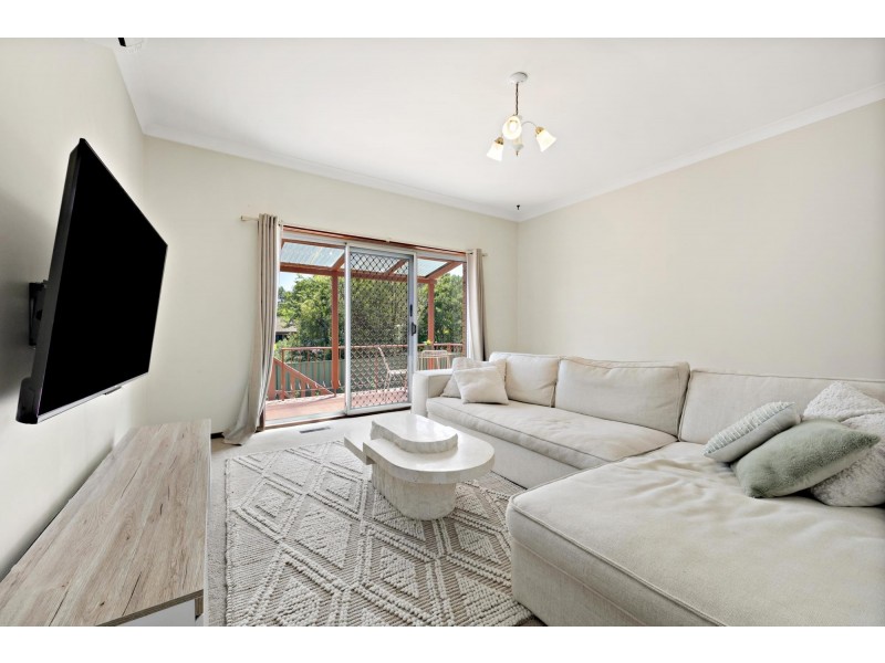 4 Inglis Place, Latham ACT 2615