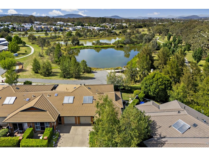 4/10 Charles Perkins Circuit, Bonner ACT 2914