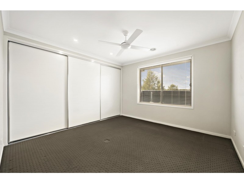 4/10 Charles Perkins Circuit, Bonner ACT 2914