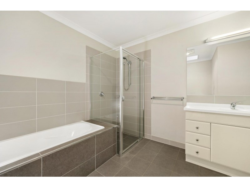 4/10 Charles Perkins Circuit, Bonner ACT 2914