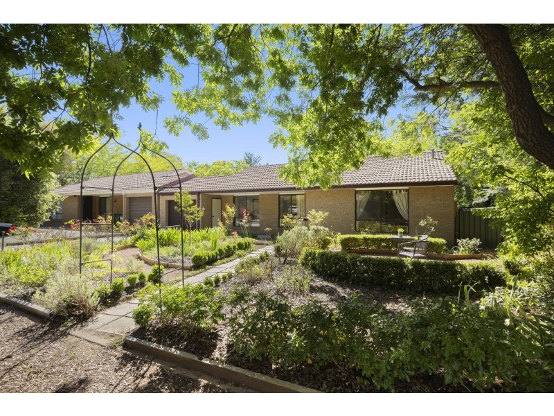 72 Twelvetrees Crescent, Florey ACT 2615