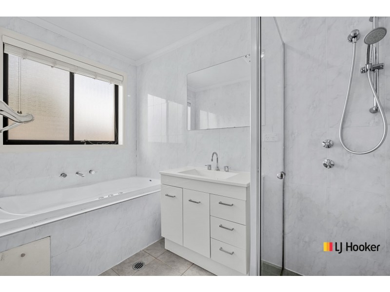 4 Flagstone Street, Harrison ACT 2914