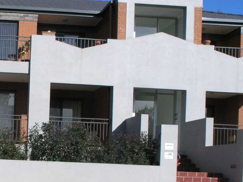 4/2 Namatjira Drive, Weston ACT 2611