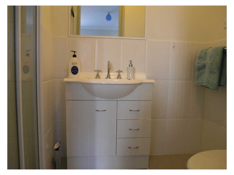 4/2 Namatjira Drive, Weston ACT 2611