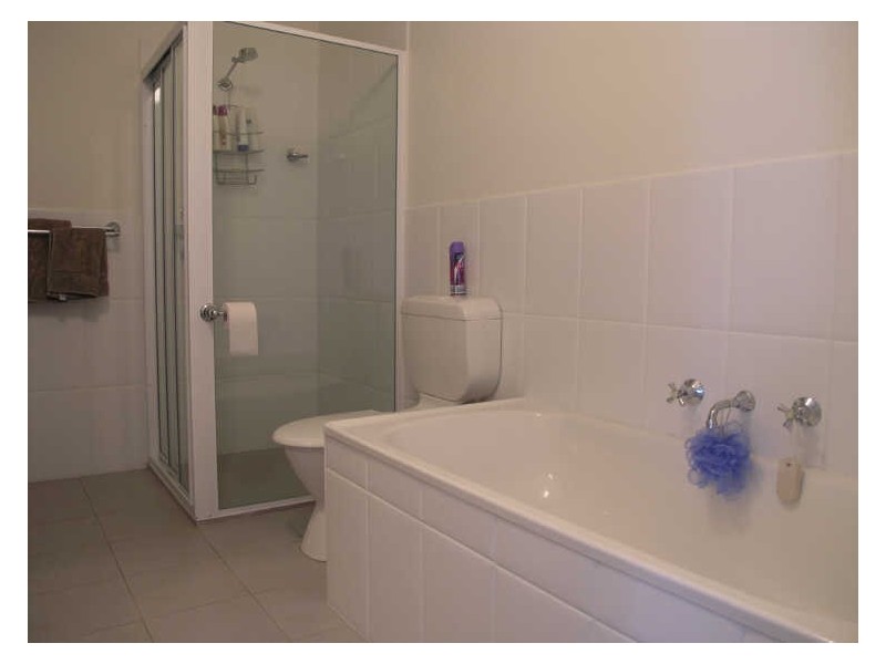 4/2 Namatjira Drive, Weston ACT 2611