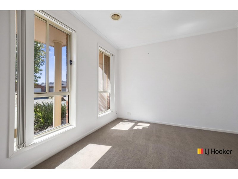8 Candlebark Close, Nicholls ACT 2913