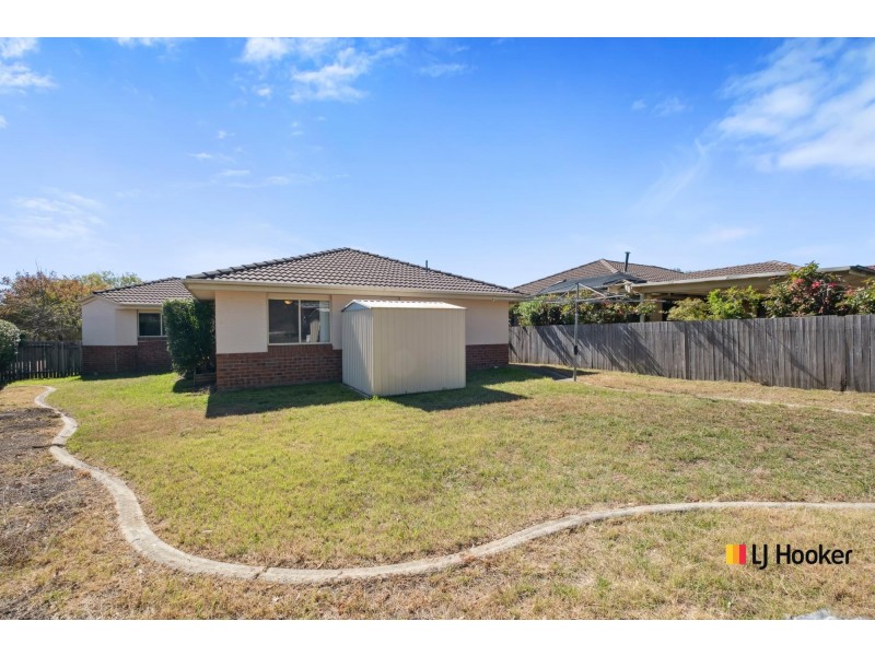 8 Candlebark Close, Nicholls ACT 2913
