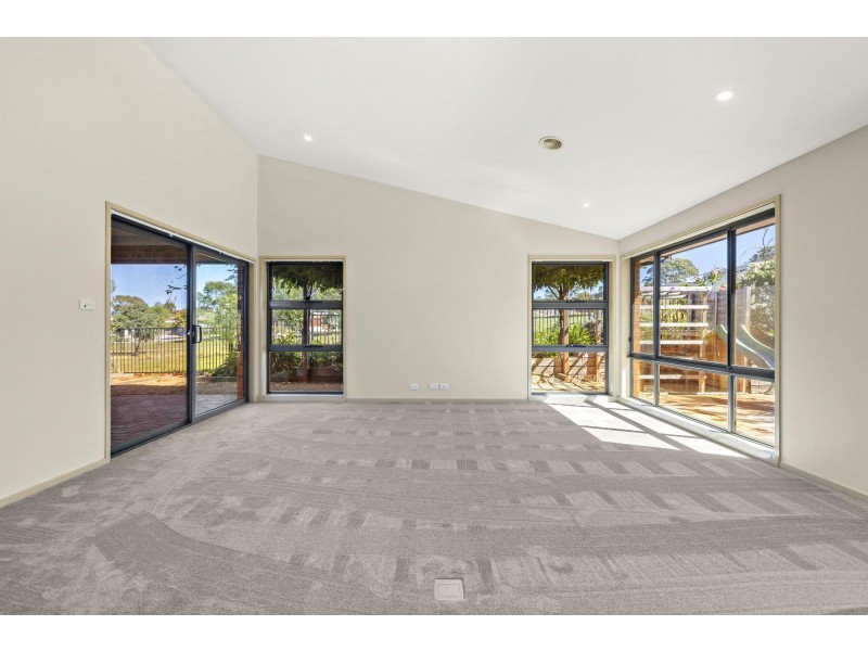 21 Lucy Beeton Crescent, Bonner ACT 2914